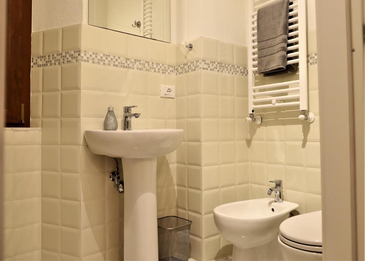 Monti di Licciana Nardi Monti Guesthouse الغرفة الصورة