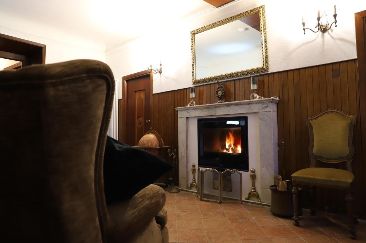 Monti di Licciana Nardi Monti Guesthouse المظهر الخارجي الصورة