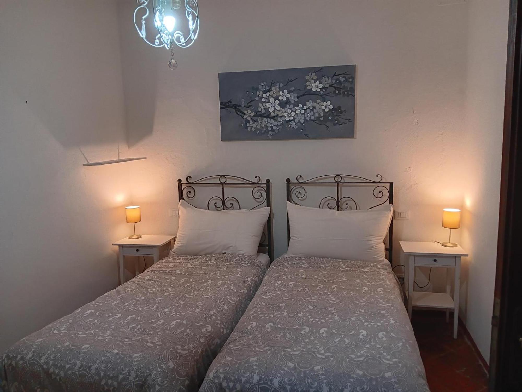 Monti di Licciana Nardi Monti Guesthouse المظهر الخارجي الصورة