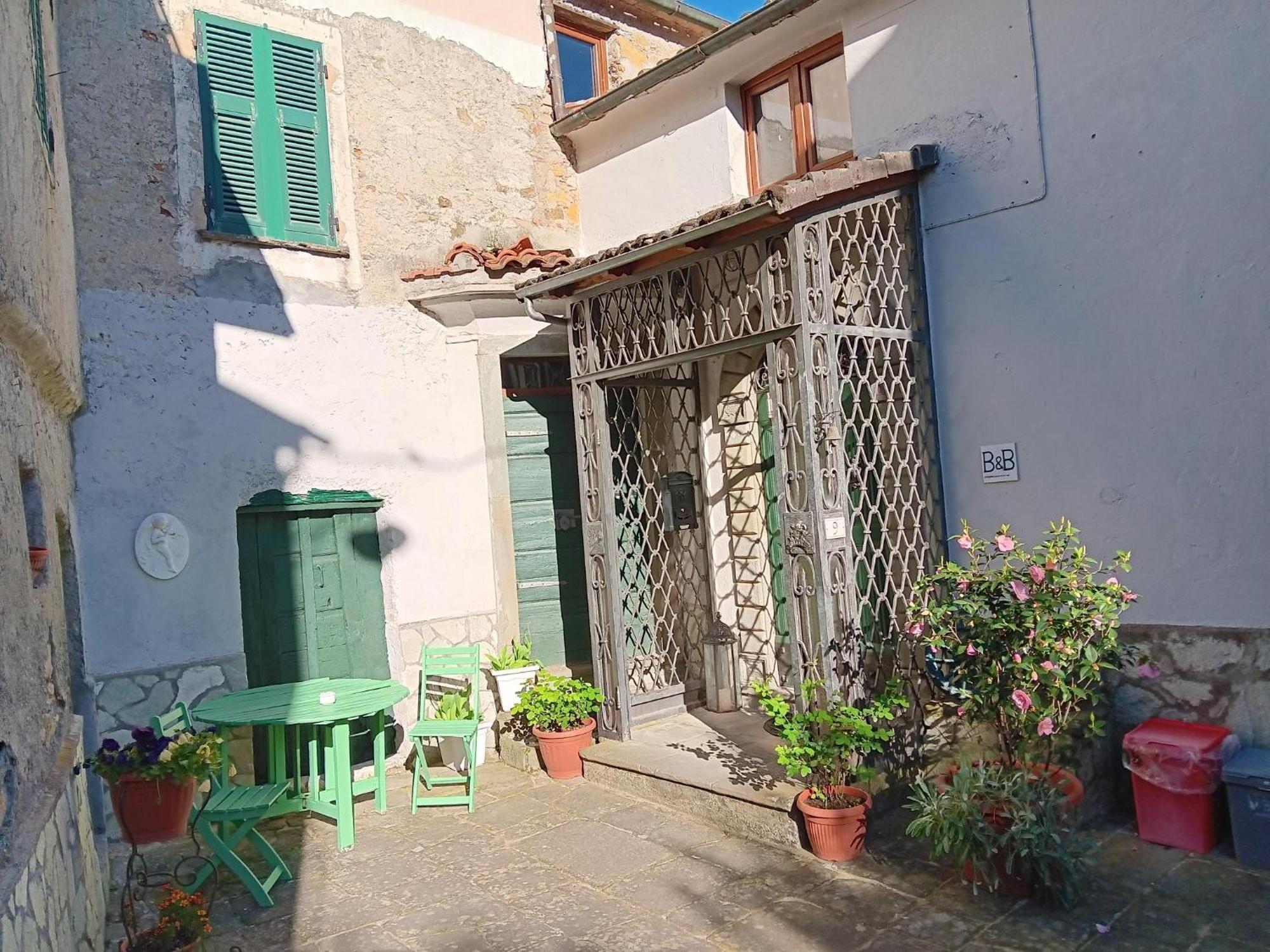 Monti di Licciana Nardi Monti Guesthouse المظهر الخارجي الصورة