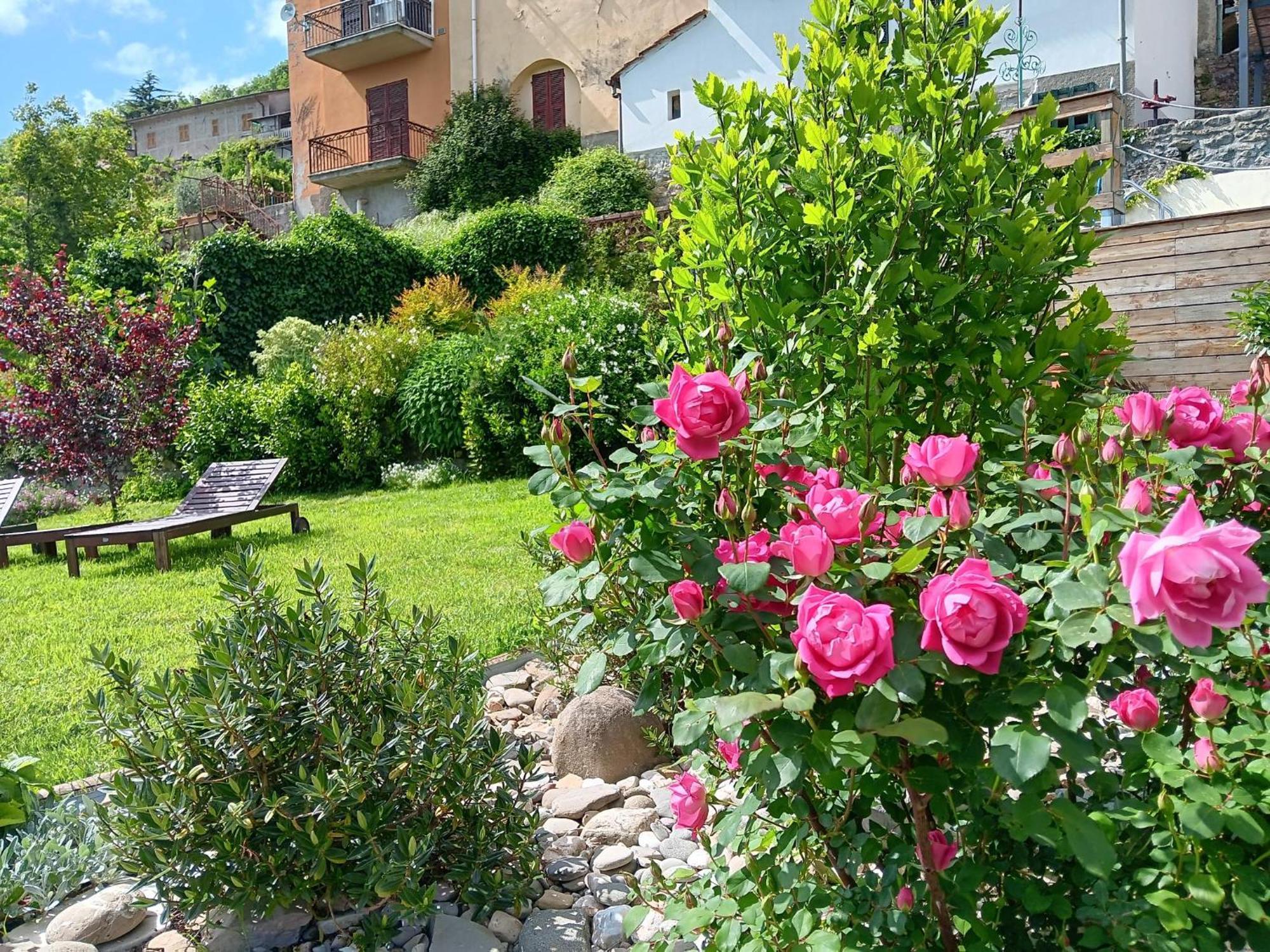Monti di Licciana Nardi Monti Guesthouse المظهر الخارجي الصورة