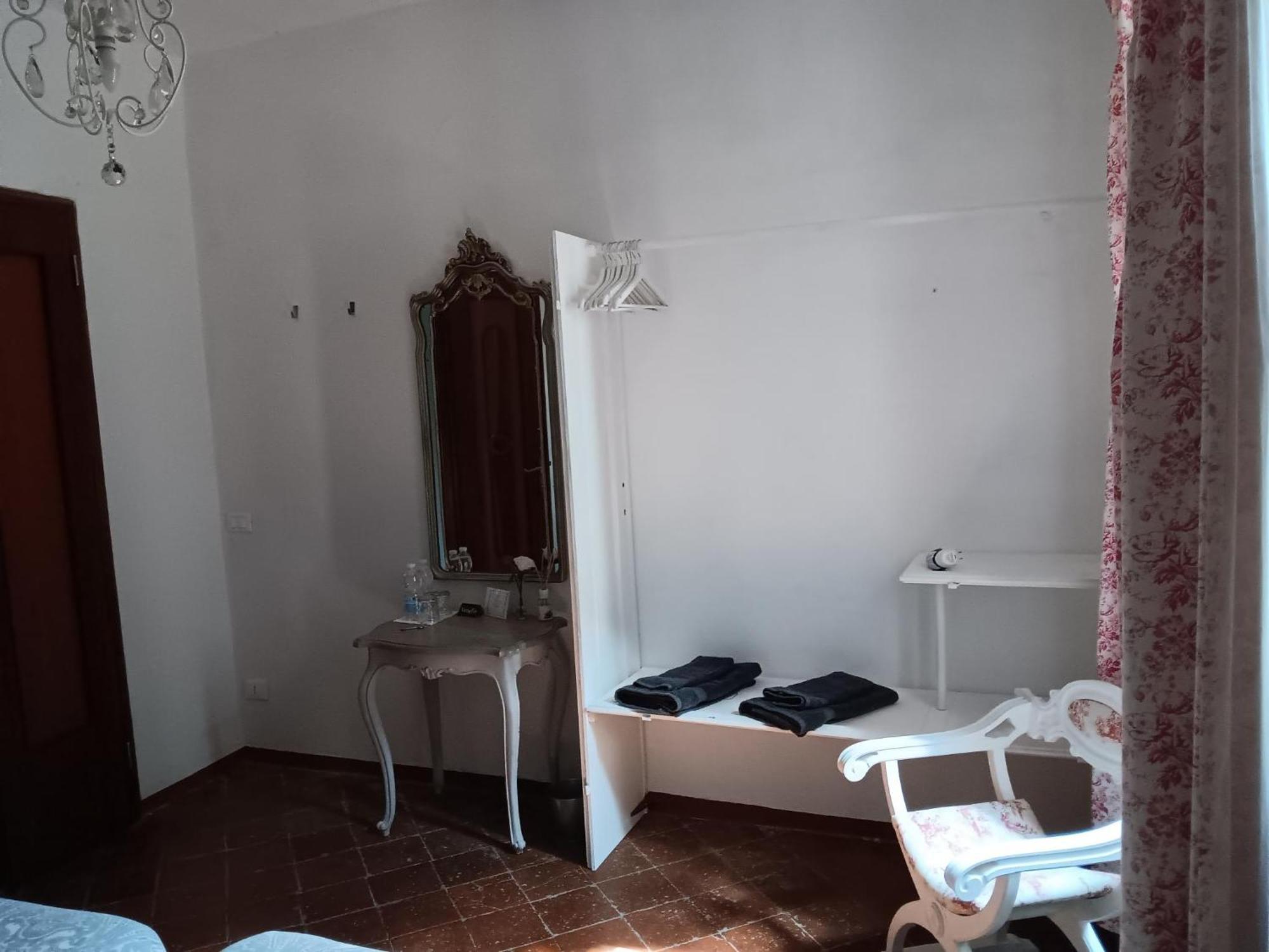 Monti di Licciana Nardi Monti Guesthouse المظهر الخارجي الصورة