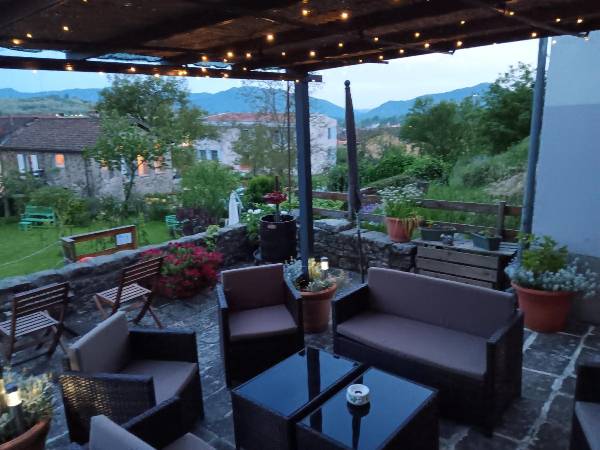 Monti di Licciana Nardi Monti Guesthouse المظهر الخارجي الصورة