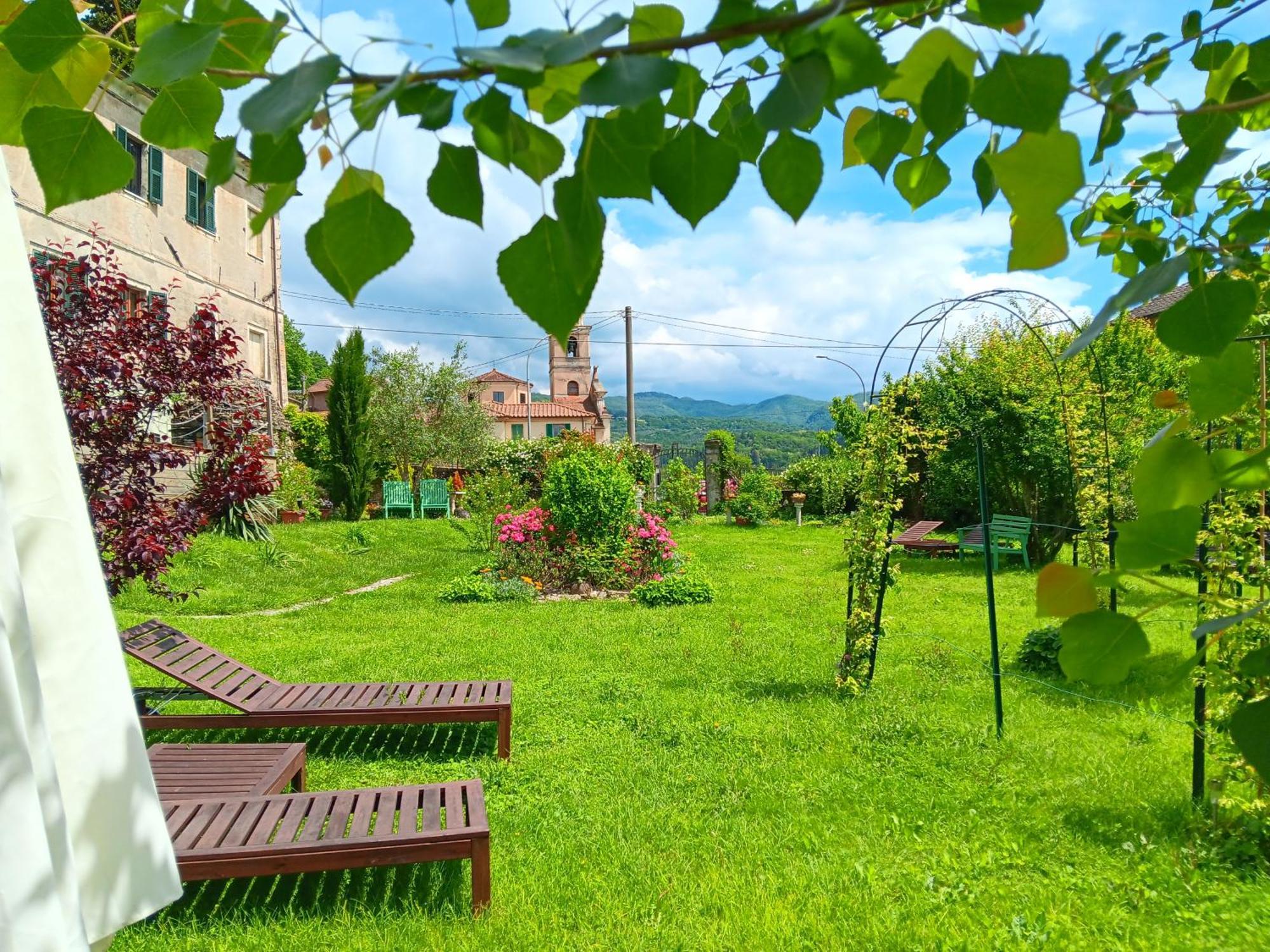 Monti di Licciana Nardi Monti Guesthouse المظهر الخارجي الصورة